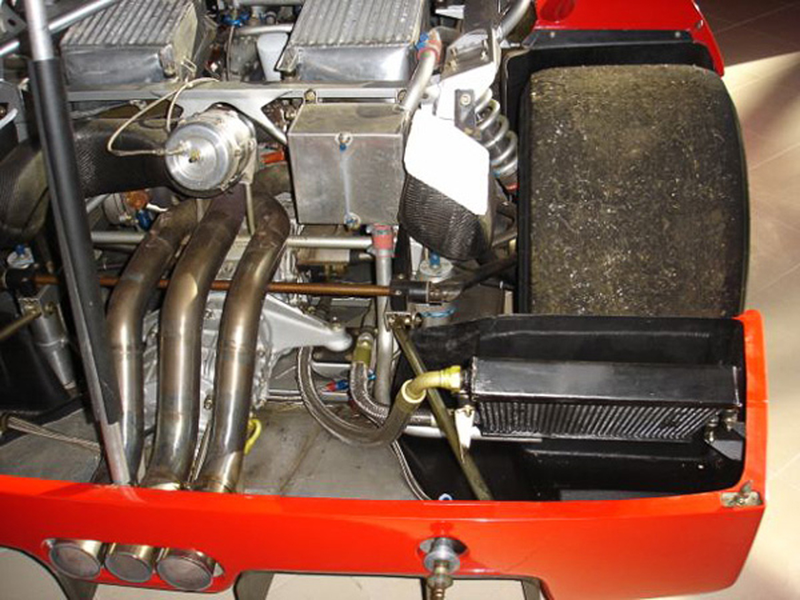Illustration for article titled Ferrari F40 LM: Supercar Teardown